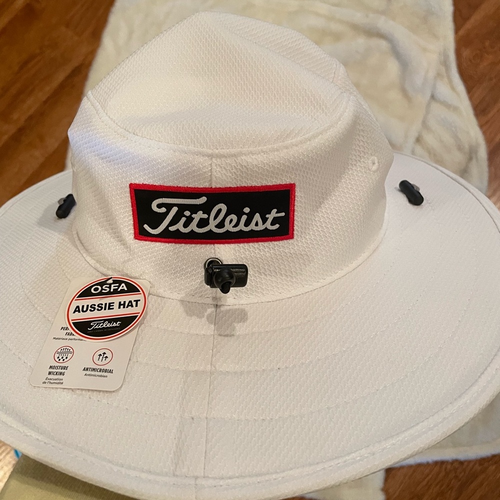 NWT- men’s Titleist golf Bucket hat